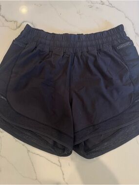 Lululemon Black Hotty Hot shorts size 6